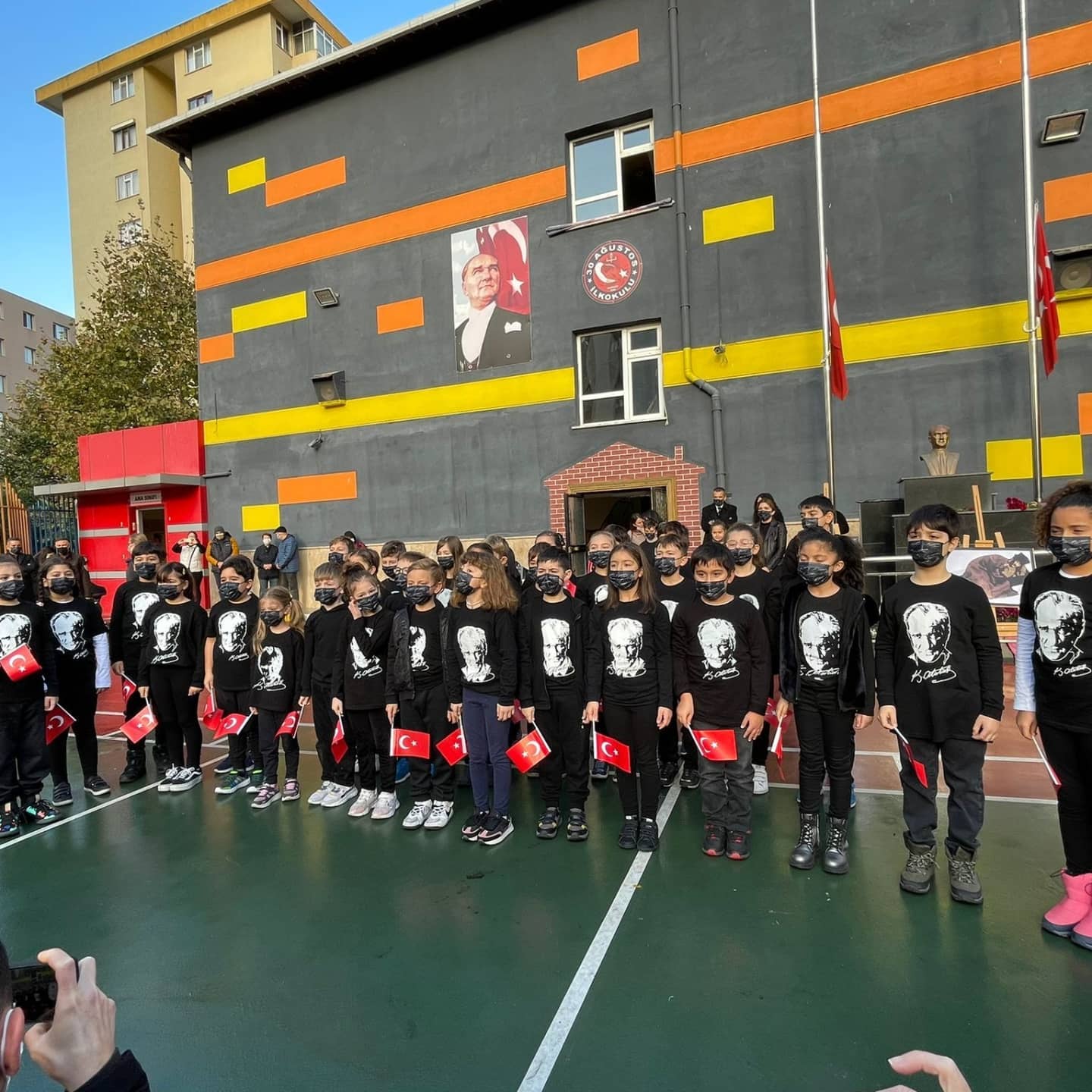 ATATÜRK'Ü SAYGI VE MİNNETLE ANDIK